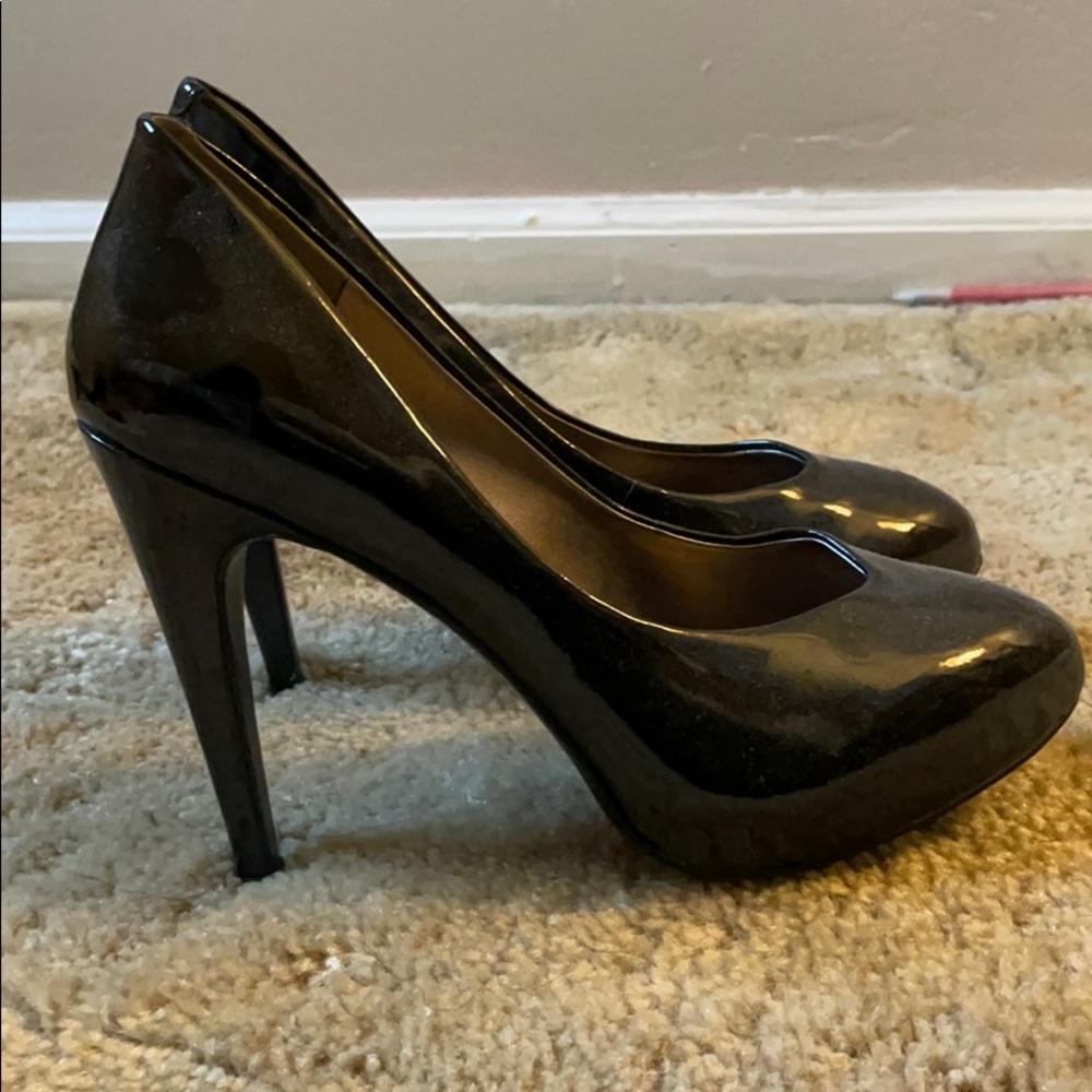 BCBGeneration Black Pumps